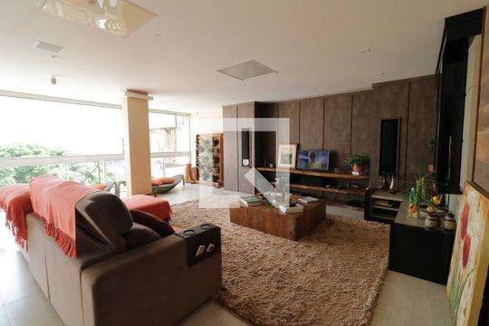 Sala de casa à venda com 5 quartos, 680m² em Jardim Guanabara, Rio de Janeiro