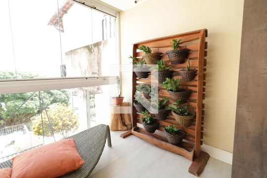 Sala de casa à venda com 5 quartos, 680m² em Jardim Guanabara, Rio de Janeiro