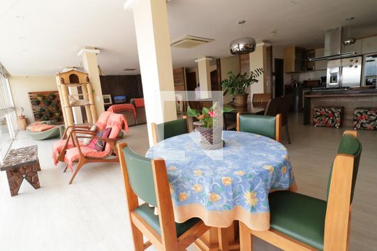 Sala de casa à venda com 5 quartos, 680m² em Jardim Guanabara, Rio de Janeiro