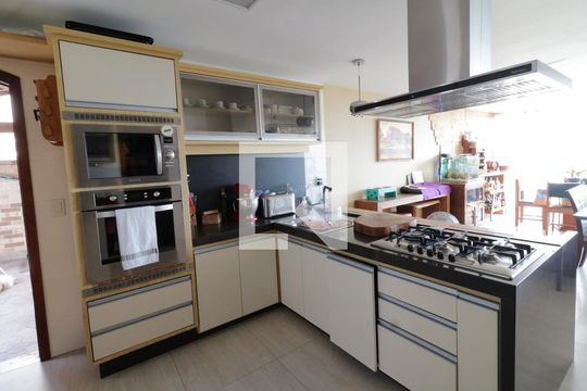 Cozinha de casa à venda com 5 quartos, 680m² em Jardim Guanabara, Rio de Janeiro
