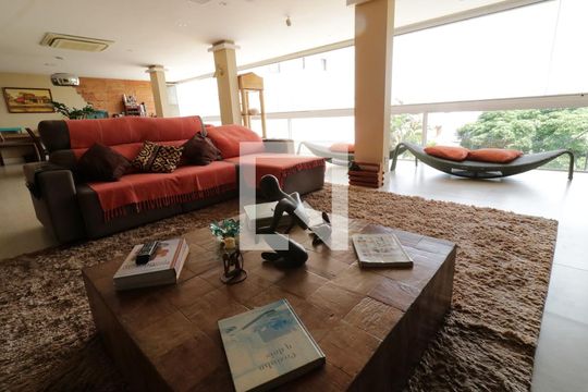 Sala de casa à venda com 5 quartos, 680m² em Jardim Guanabara, Rio de Janeiro