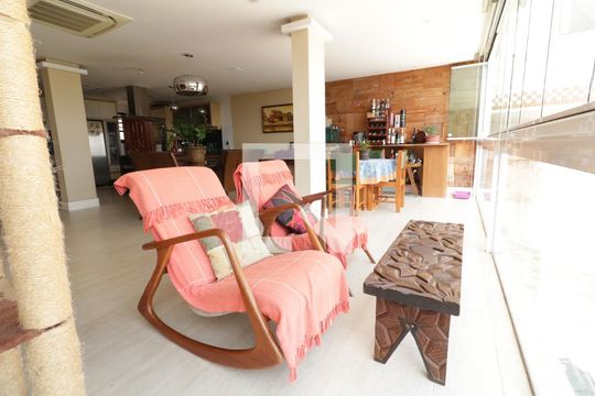 Sala de casa à venda com 5 quartos, 680m² em Jardim Guanabara, Rio de Janeiro