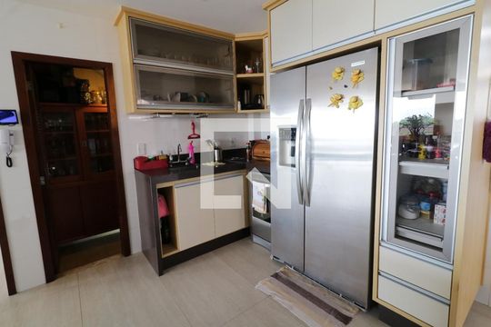 Cozinha de casa à venda com 5 quartos, 680m² em Jardim Guanabara, Rio de Janeiro
