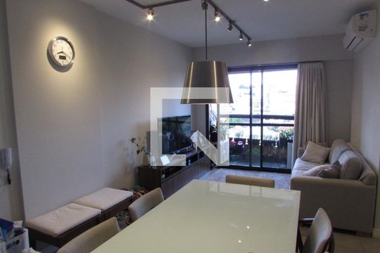 Sala de apartamento para alugar com 2 quartos, 77m² em Vila Sônia, São Paulo