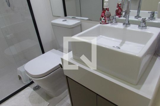 Banheiro de apartamento para alugar com 2 quartos, 77m² em Vila Sônia, São Paulo