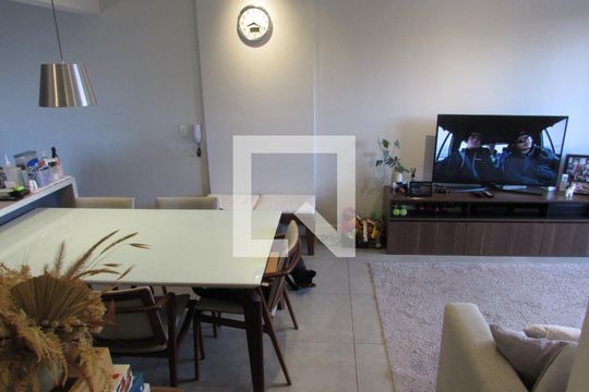 Sala de apartamento para alugar com 2 quartos, 77m² em Vila Sônia, São Paulo