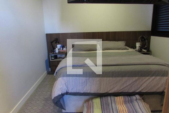 Suíte de apartamento para alugar com 2 quartos, 77m² em Vila Sônia, São Paulo