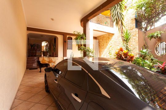 Garagem de casa à venda com 4 quartos, 240m² em Vila Portuguesa , São Paulo