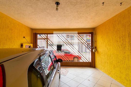 Garagem de casa à venda com 4 quartos, 250m² em Jardim Cotiana, São Paulo
