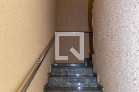 Escada de casa à venda com 4 quartos, 250m² em Jardim Cotiana, São Paulo