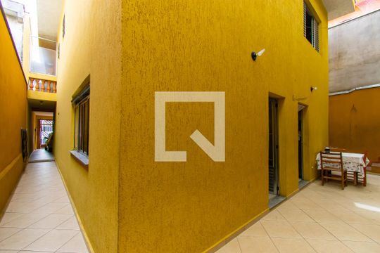 Quintal de casa à venda com 4 quartos, 250m² em Jardim Cotiana, São Paulo