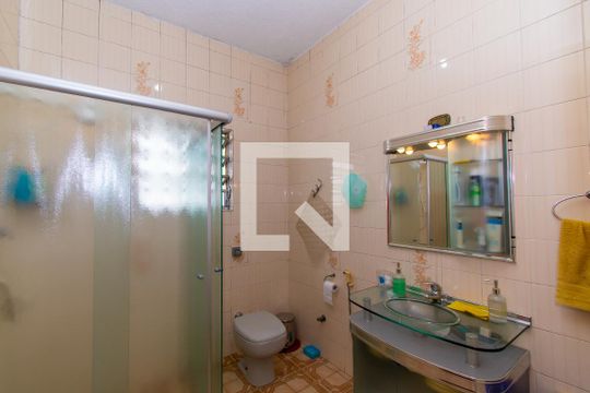 Banheiro de casa à venda com 4 quartos, 250m² em Jardim Cotiana, São Paulo