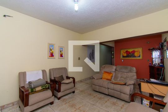 Casa à venda com 4 quartos, 250m² em Jardim Cotiana, São Paulo
