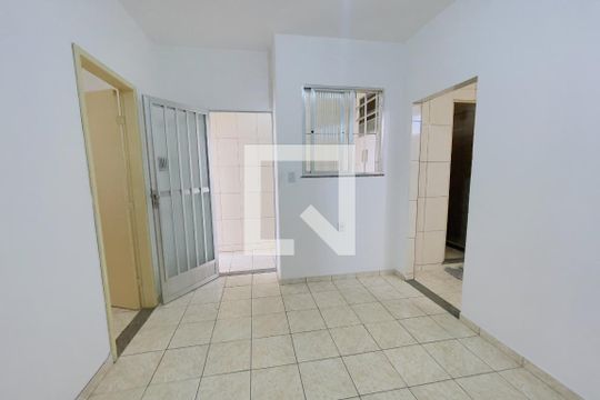 Casa para alugar com 1 quarto, 43m² em Vila São Luis, Duque de Caxias