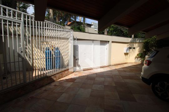 Garagem de casa para alugar com 5 quartos, 800m² em Morumbi, São Paulo