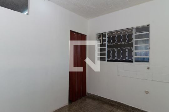 Quarto de apartamento para alugar com 2 quartos, 40m² em Vila Pouso Alegre, Barueri