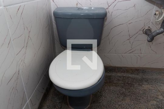 Banheiro de apartamento para alugar com 2 quartos, 40m² em Vila Pouso Alegre, Barueri