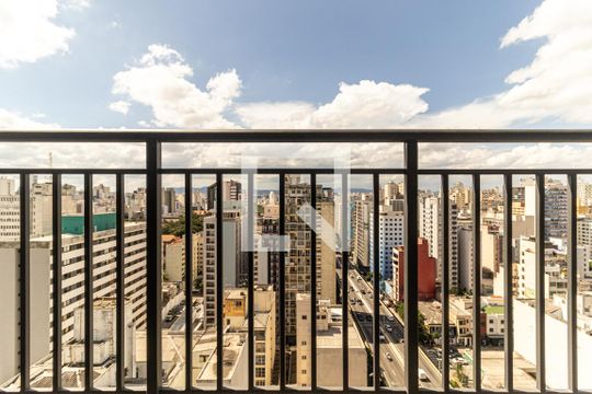Varanda de kitnet/studio para alugar com 1 quarto, 27m² em Vila Buarque, São Paulo