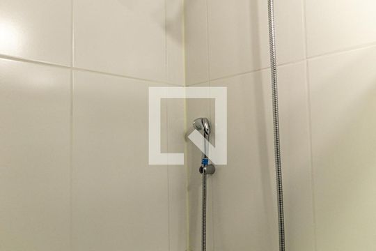 Banheiro de kitnet/studio para alugar com 1 quarto, 27m² em Vila Buarque, São Paulo