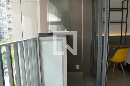 Varanda de kitnet/studio para alugar com 1 quarto, 25m² em Sumarezinho, São Paulo