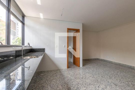Cozinha de apartamento à venda com 1 quarto, 37m² em Centro, Belo Horizonte