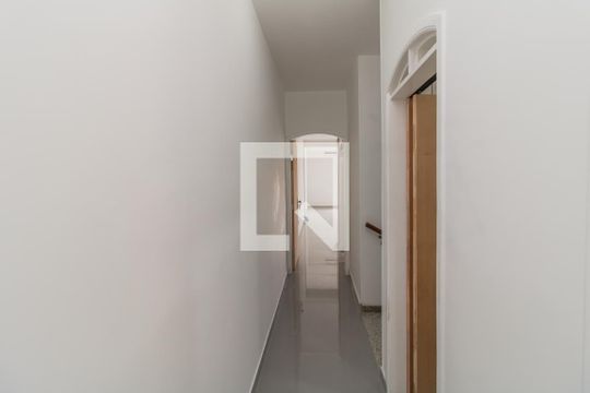 Corredor de casa para alugar com 4 quartos, 250m² em Vila Talarico, São Paulo