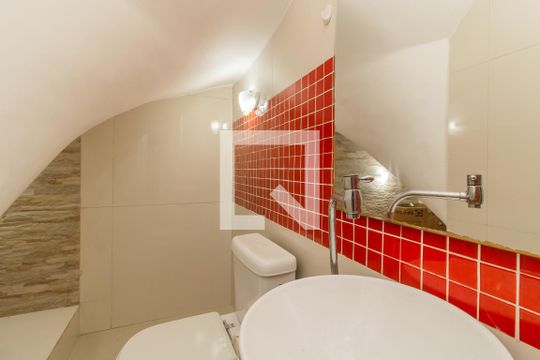 Lavabo de casa para alugar com 4 quartos, 250m² em Vila Talarico, São Paulo