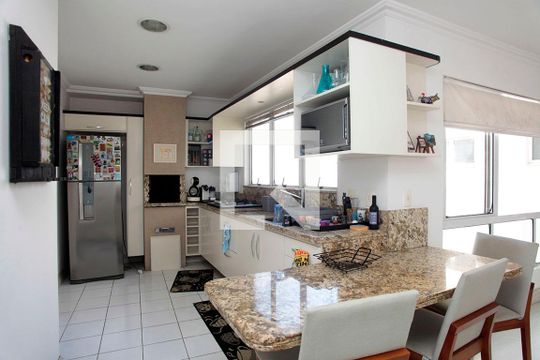 Cozinha de apartamento à venda com 2 quartos, 88m² em Petrópolis, Porto Alegre