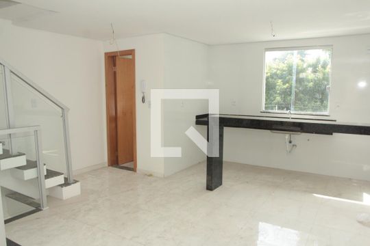 Casa à venda com 3 quartos, 180m² em Copacabana, Belo Horizonte