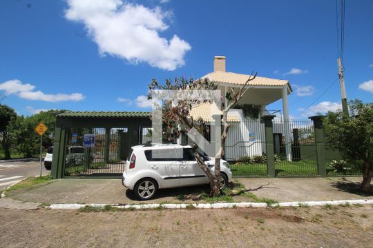 Fachada de casa à venda com 4 quartos, 416m² em Bairro Fátima, Canoas