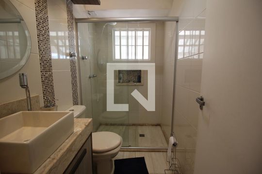 Banheiro 1 de casa à venda com 4 quartos, 416m² em Bairro Fátima, Canoas