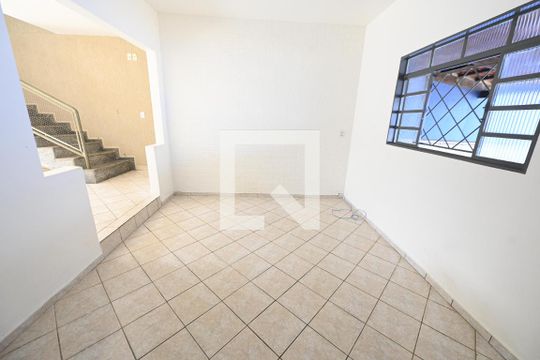 Sala de casa para alugar com 5 quartos, 320m² em Jardim Mont Serrat, Aparecida de Goiânia