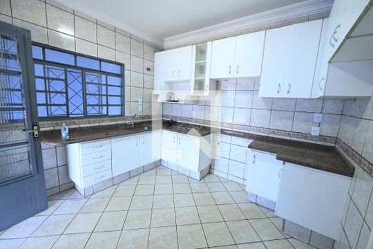 Cozinha de casa para alugar com 5 quartos, 320m² em Jardim Mont Serrat, Aparecida de Goiânia