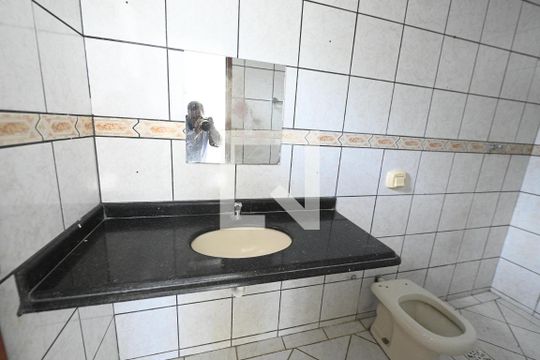 Banheiro de casa para alugar com 5 quartos, 320m² em Jardim Mont Serrat, Aparecida de Goiânia