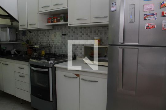 Cozinha de casa de condomínio para alugar com 2 quartos, 104m² em Patamares, Salvador