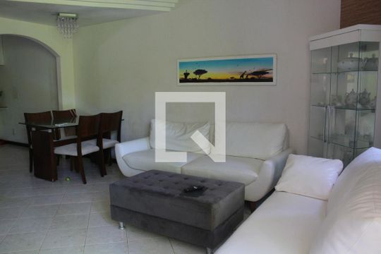 Sala de casa de condomínio para alugar com 2 quartos, 104m² em Patamares, Salvador