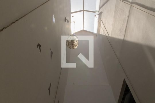 Escada de casa para alugar com 3 quartos, 200m² em Jardim Vila Galvao, Guarulhos