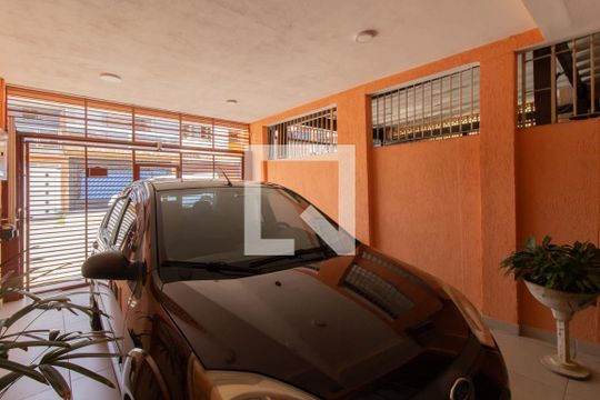 Garagem de casa para alugar com 3 quartos, 200m² em Jardim Vila Galvao, Guarulhos
