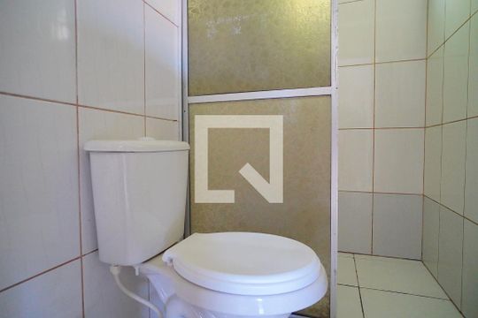 Banheiro de casa de condomínio para alugar com 2 quartos, 55m² em Ingleses do Rio Vermelho, Florianópolis