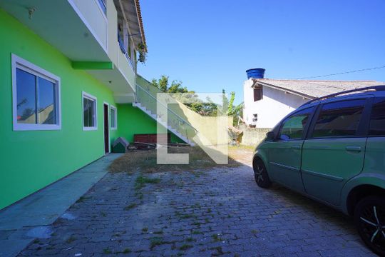 Garagem de casa de condomínio para alugar com 2 quartos, 55m² em Ingleses do Rio Vermelho, Florianópolis
