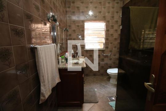 Banheiro 1 de casa à venda com 4 quartos, 580m² em Penha, Rio de Janeiro