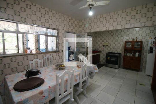 Cozinha 1 de casa à venda com 4 quartos, 580m² em Penha, Rio de Janeiro