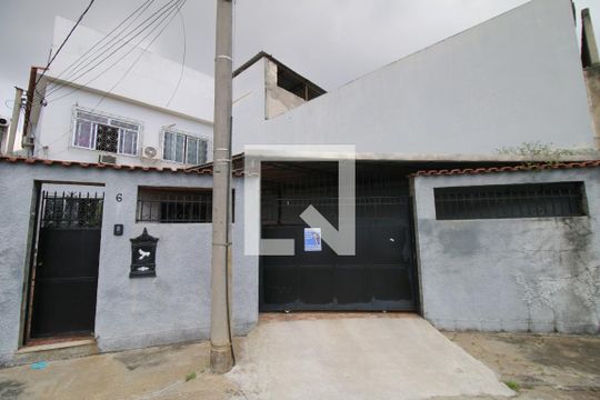 Fachada da casa de casa à venda com 4 quartos, 580m² em Penha, Rio de Janeiro