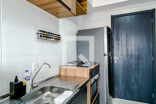 Cozinha de kitnet/studio para alugar com 1 quarto, 29m² em Jardim da Glória, São Paulo