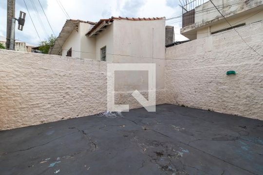 Quintal 1 de casa à venda com 3 quartos, 312m² em Parque Peruche, São Paulo
