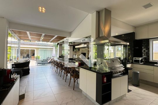 Cozinha de casa de condomínio à venda com 4 quartos, 597m² em Alphaville, Santana de Parnaíba