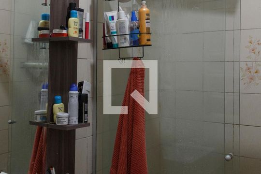 Banheiro de apartamento à venda com 2 quartos, 57m² em Santa Tereza, Porto Alegre