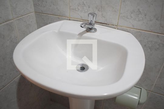 Banheiro de casa para alugar com 2 quartos, 95m² em Guabirotuba, Curitiba