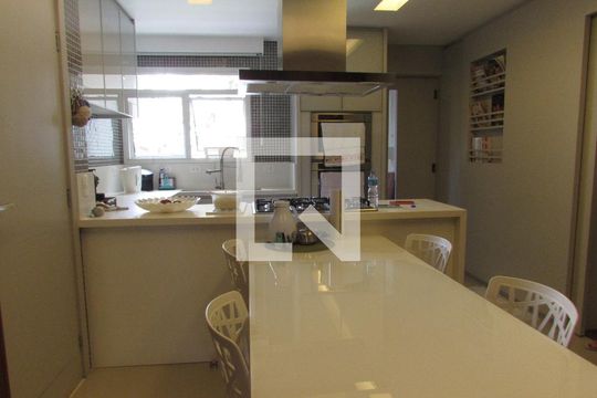 Cozinha de apartamento à venda com 3 quartos, 206m² em Jardim Vitória Régia, São Paulo