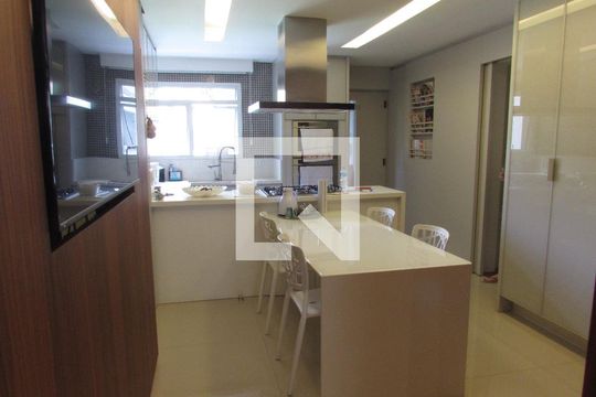Cozinha de apartamento à venda com 3 quartos, 206m² em Jardim Vitória Régia, São Paulo